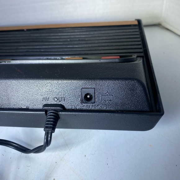 Atari Flashback 4 special edition console & 2 controllers. - Picture 6 of 14